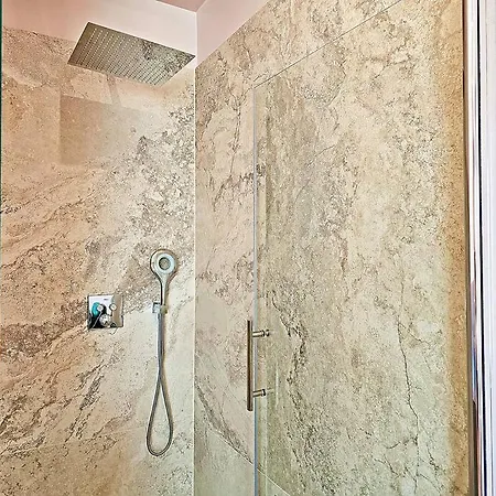 Luxury House Noble- Location In Town Apartment *