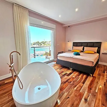 Luxury House Noble- Location In Town Apartment
