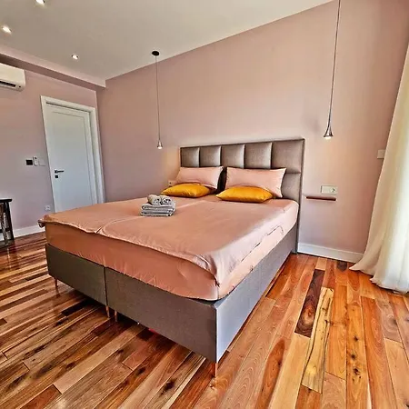 Luxury House Noble- Location In Town Apartment