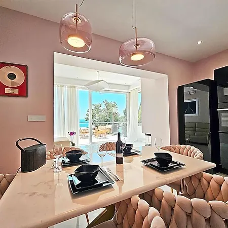 Luxury House Noble- Location In Town *