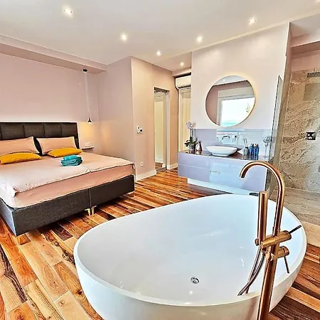 Luxury House Noble- Location In Town Apartman